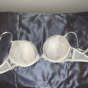 Beautiful white Bombshell VS bra with colorful rhinestones!!!